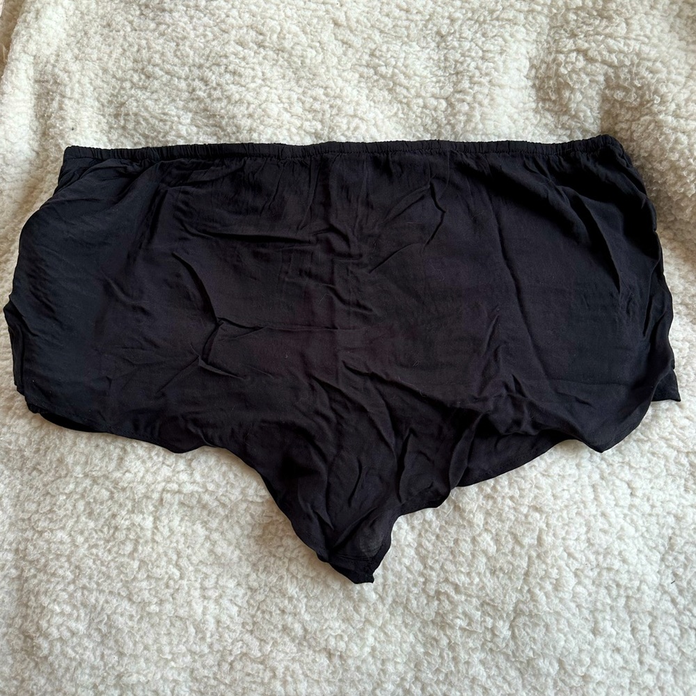 Never worn Aerie black bandana top
